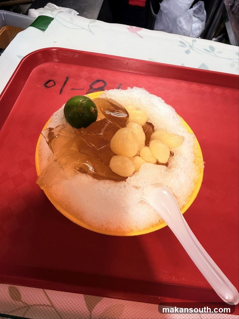 Beverage with shaved ice and fruit