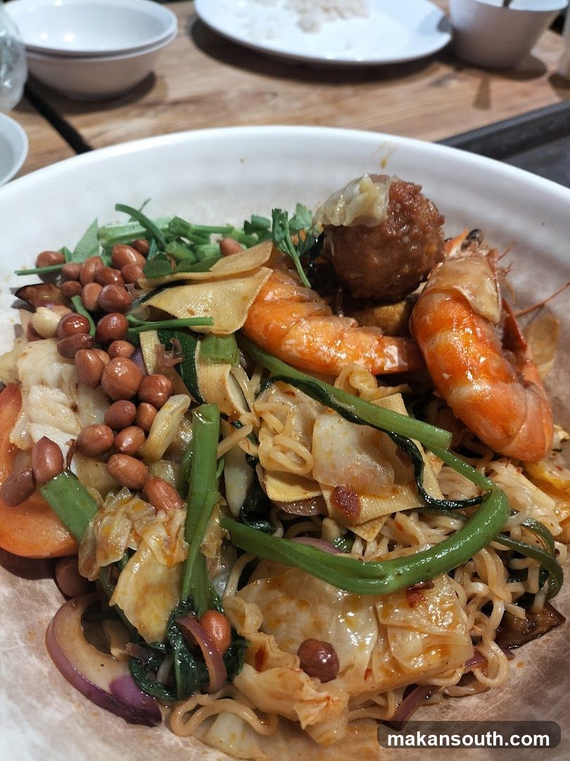 Noodle Dish with Shrimp and Vegetables