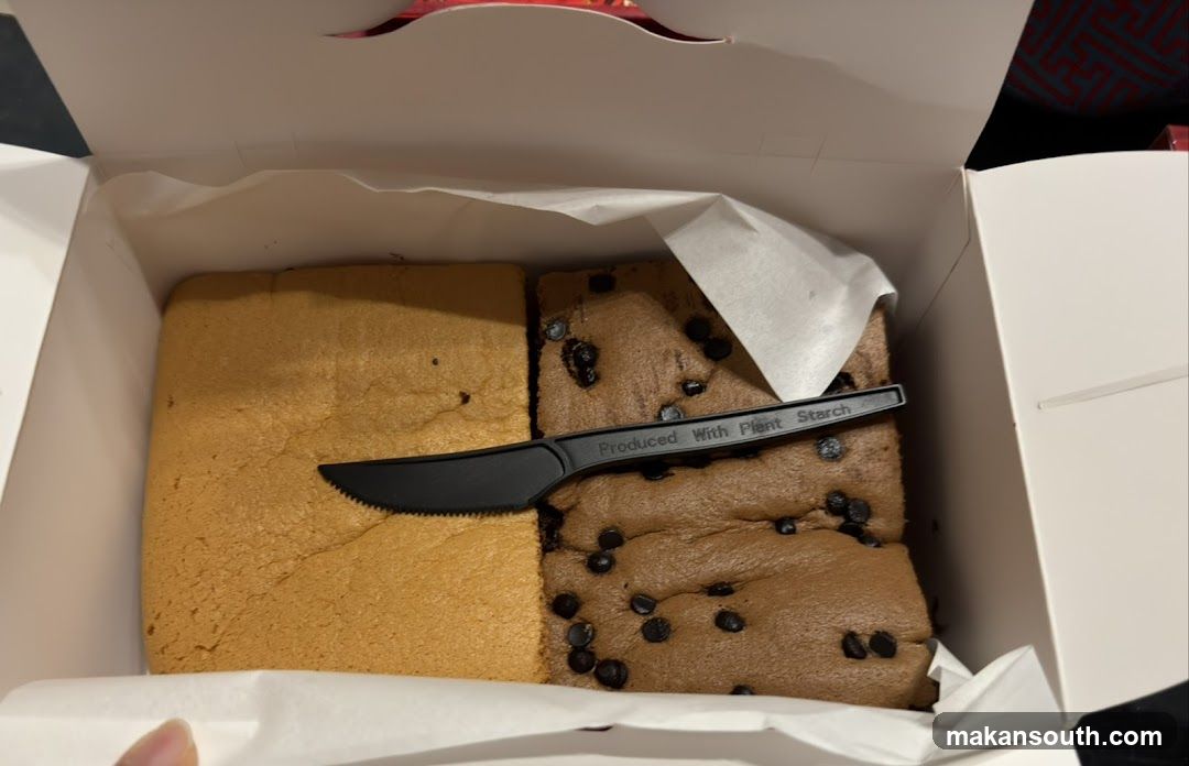 Cake Box with Knife