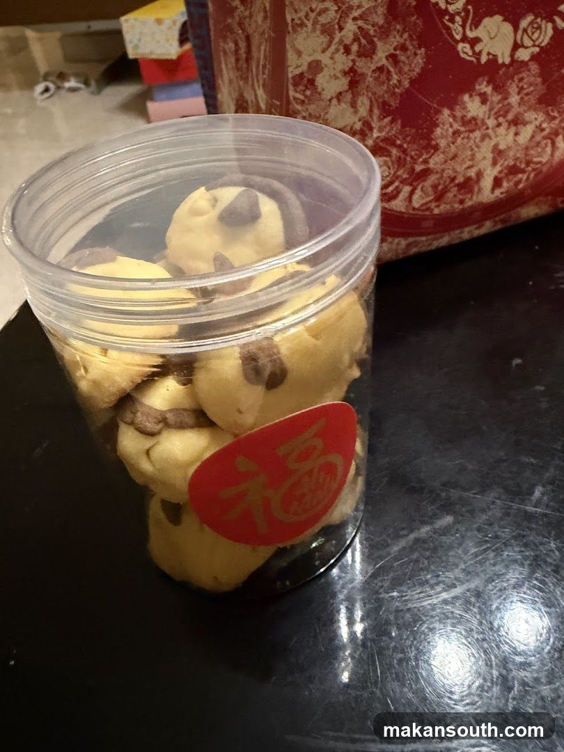 Cookie Jar with Chinese Character