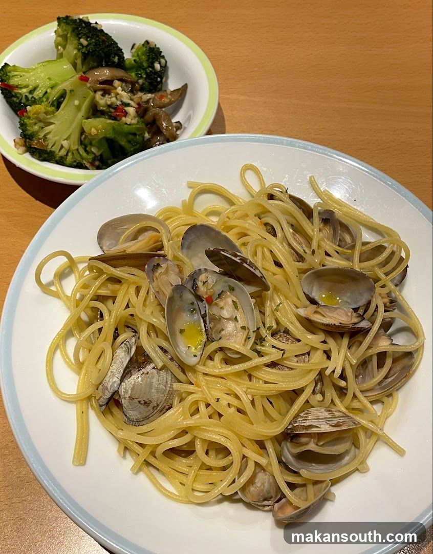Clam Pasta and Broccoli Dish