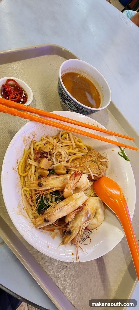 Shrimp Noodle Dish with Sauce and Chili