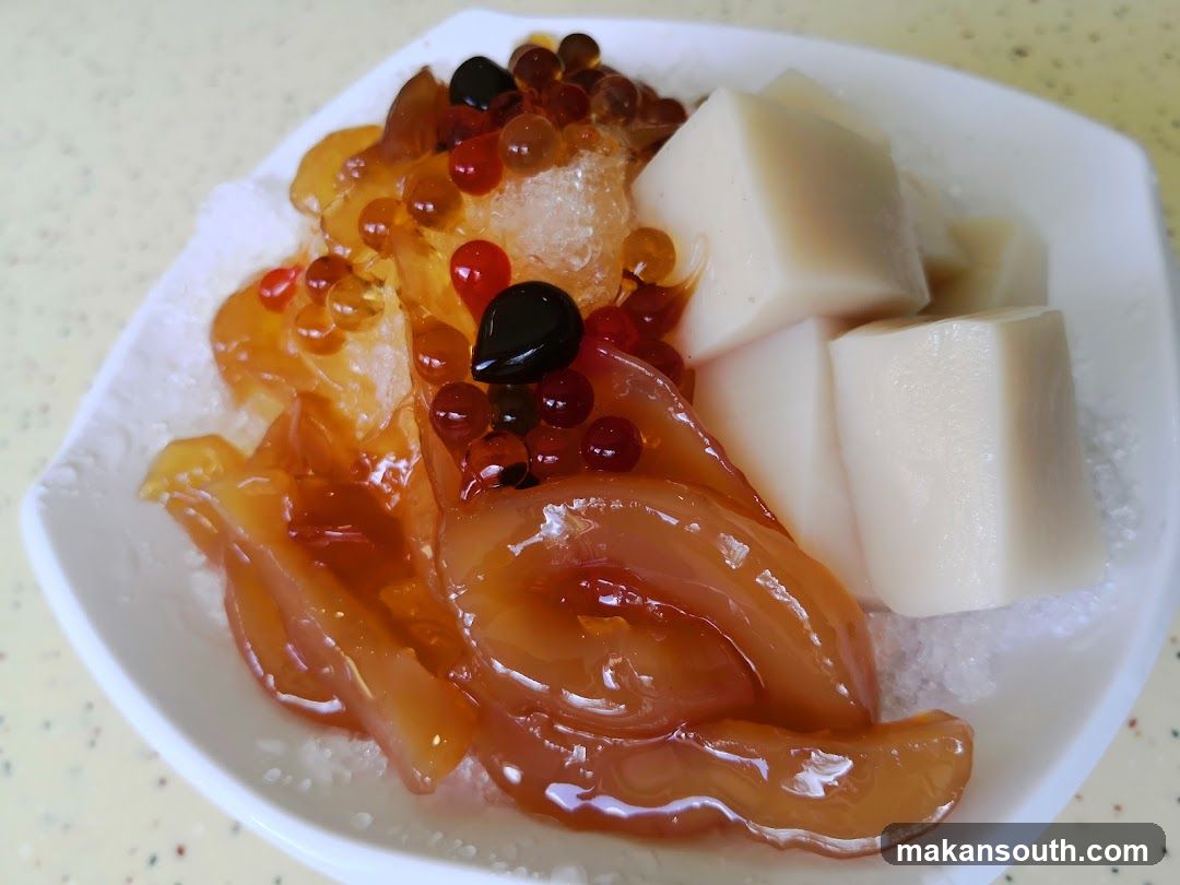 Ice dessert with tapioca pearls and tofu