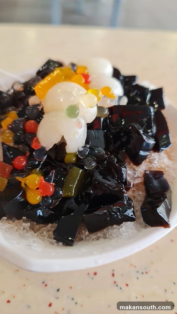 Ice dessert with toppings