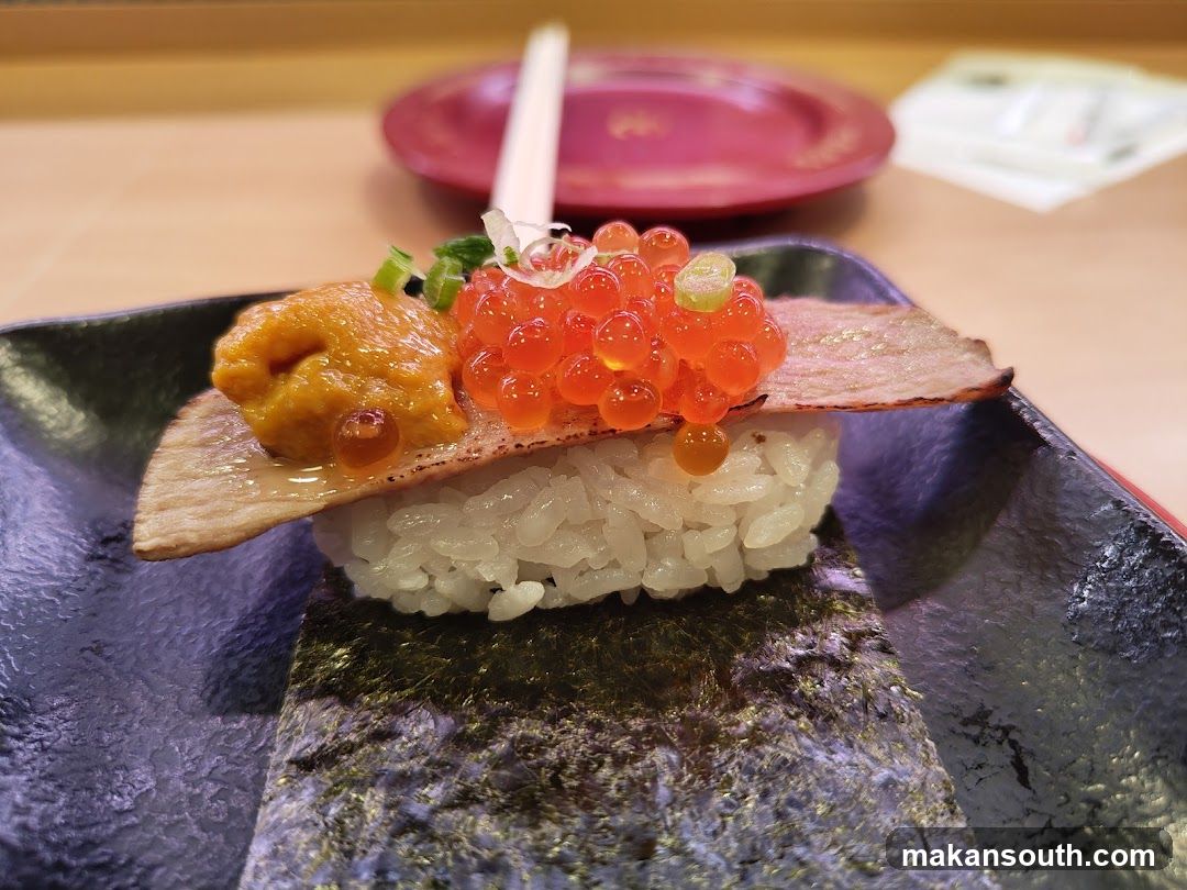 Sushi Nigiri with Tuna and Roe