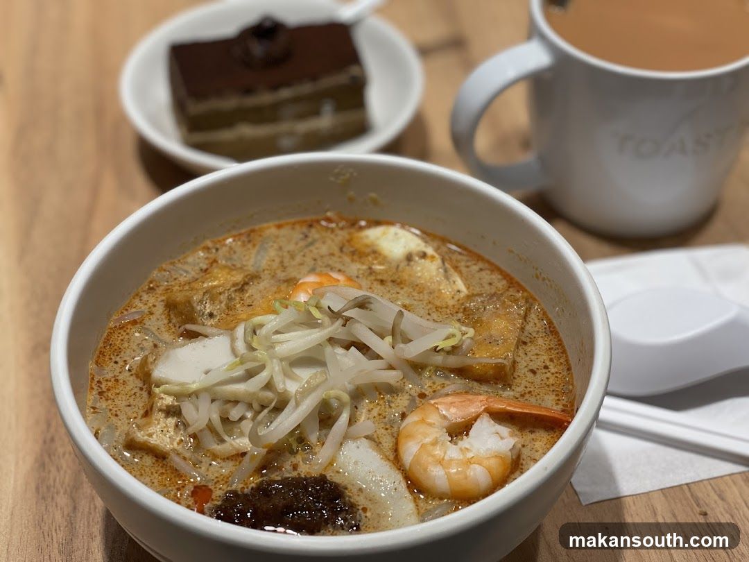 Lauk Mee with Shrimp and Cake