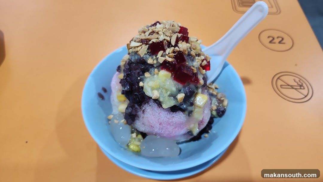 Shaved Ice Dessert with Toppings