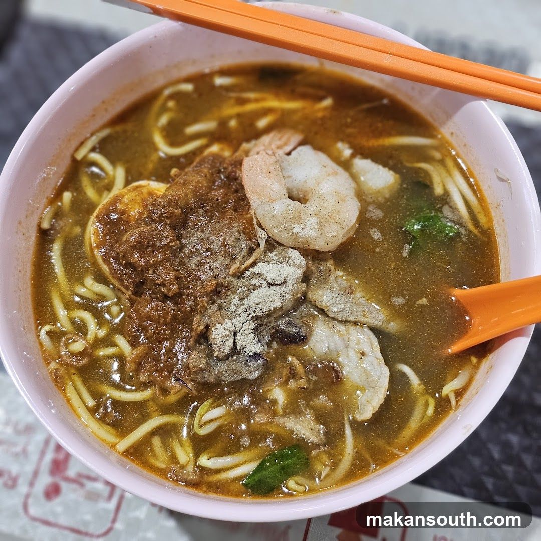 Noodle Bowl with Shrimp and Meat
