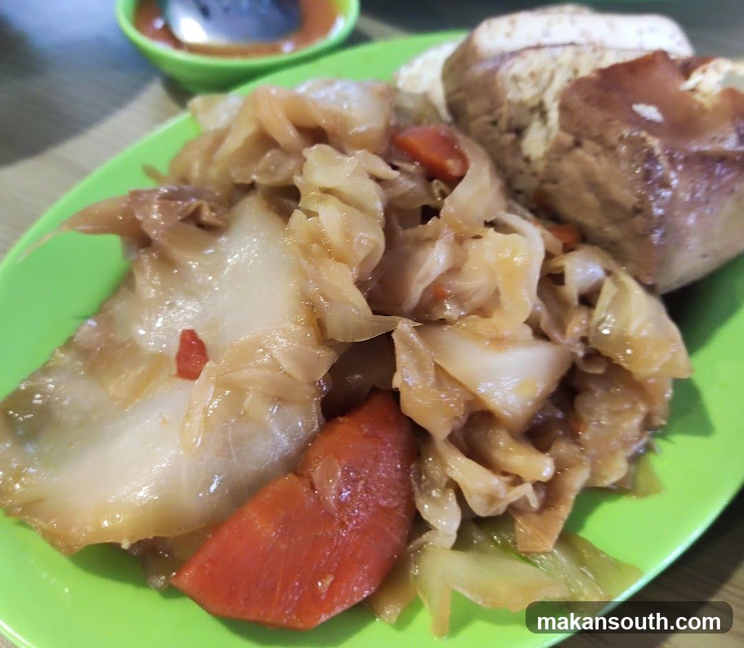 Braised Cabbage and Carrots with Bread
