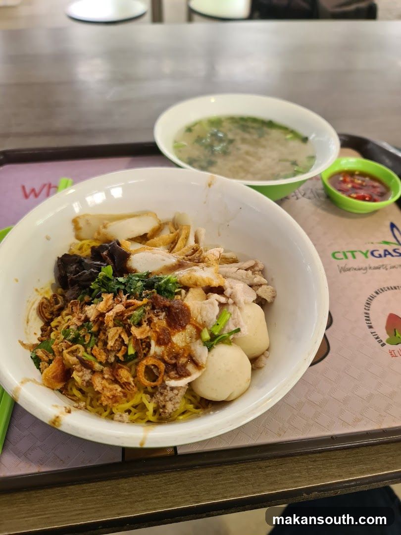 Noodles with Soup and Chili Sauce