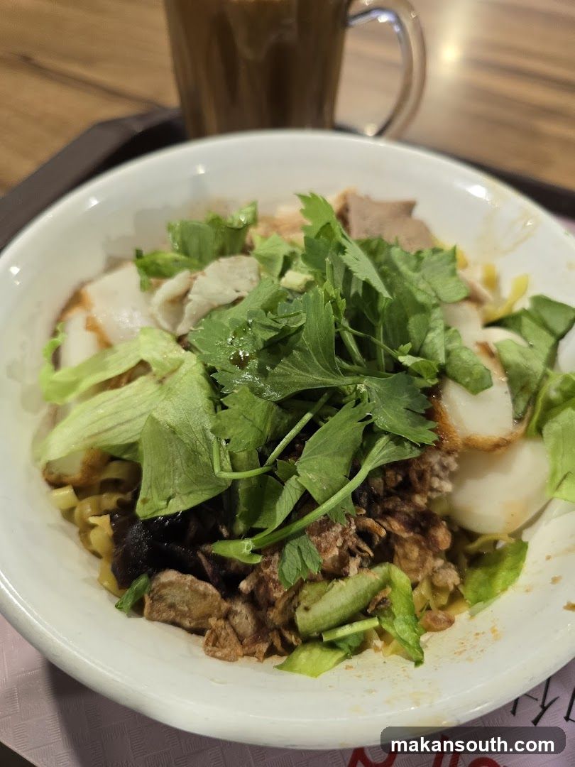 Noodles with meat and vegetables