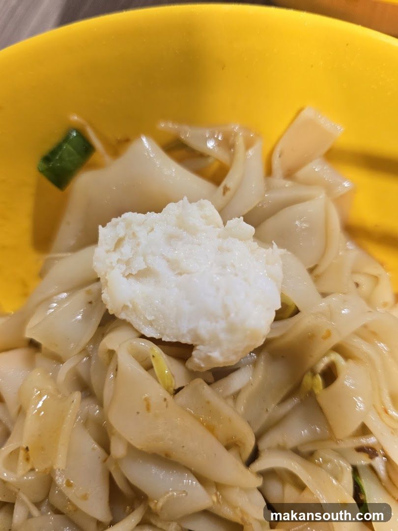 Noodles with topping