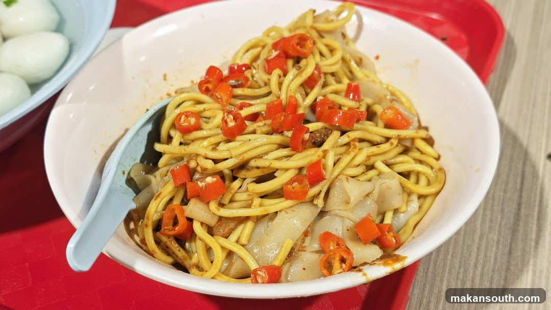 Noodles with Chili and Fish Balls