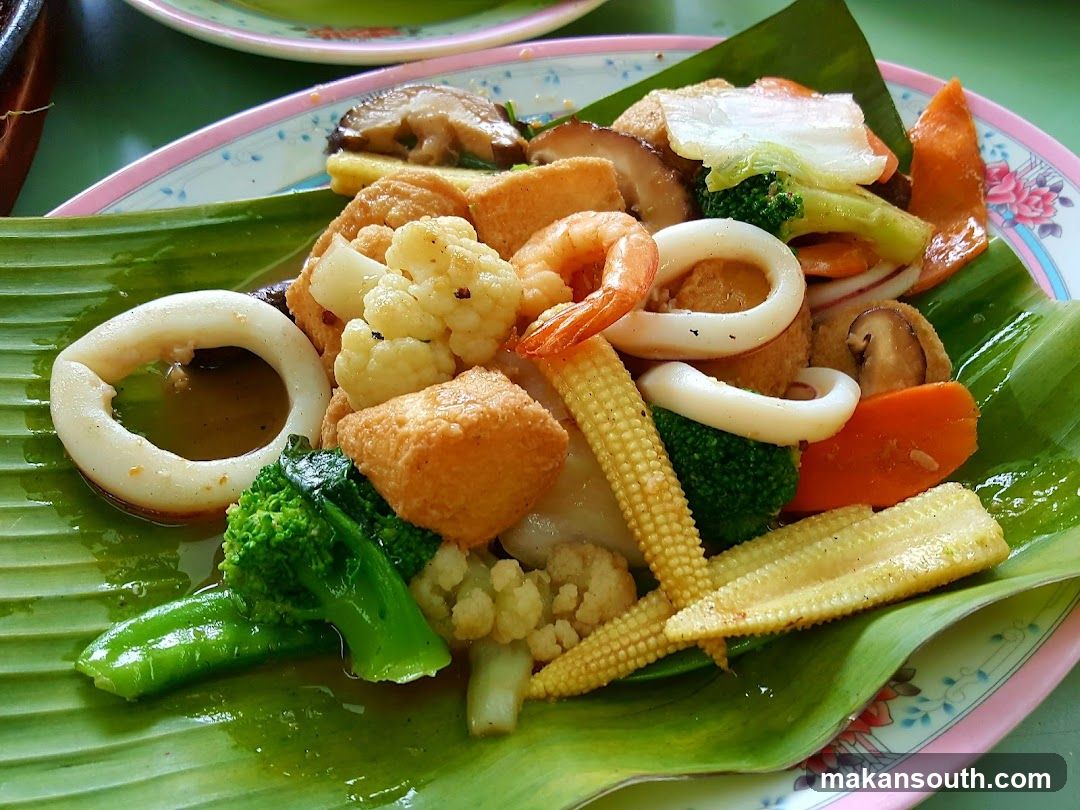 Stir-fried Seafood and Vegetables