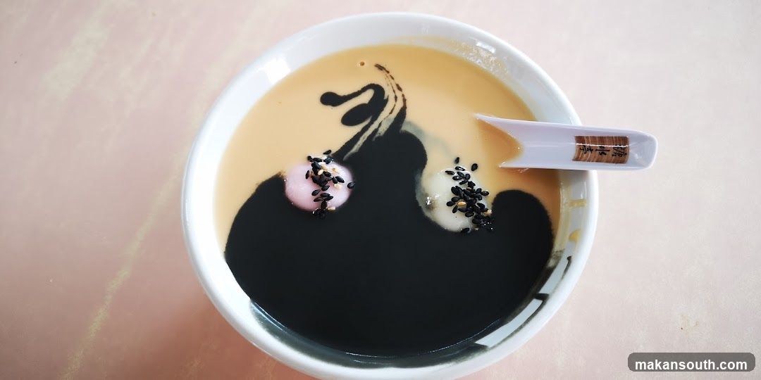Sesame dessert with mochi