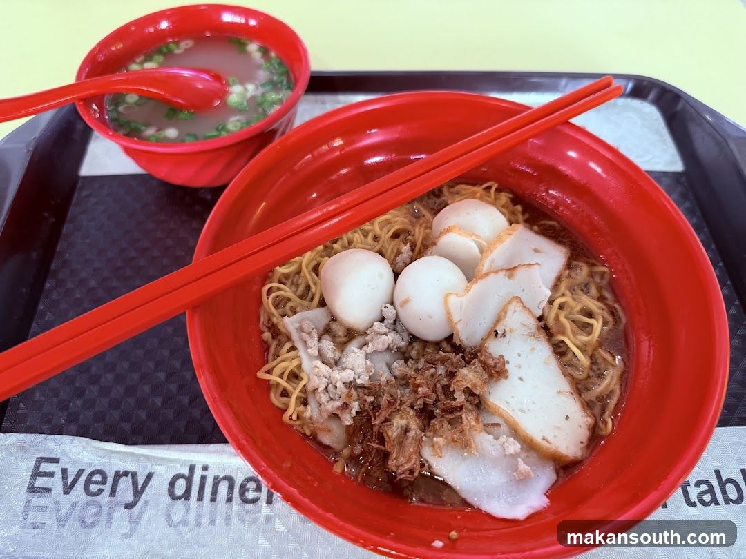 Noodles with Fish Cakes and Minced Meat