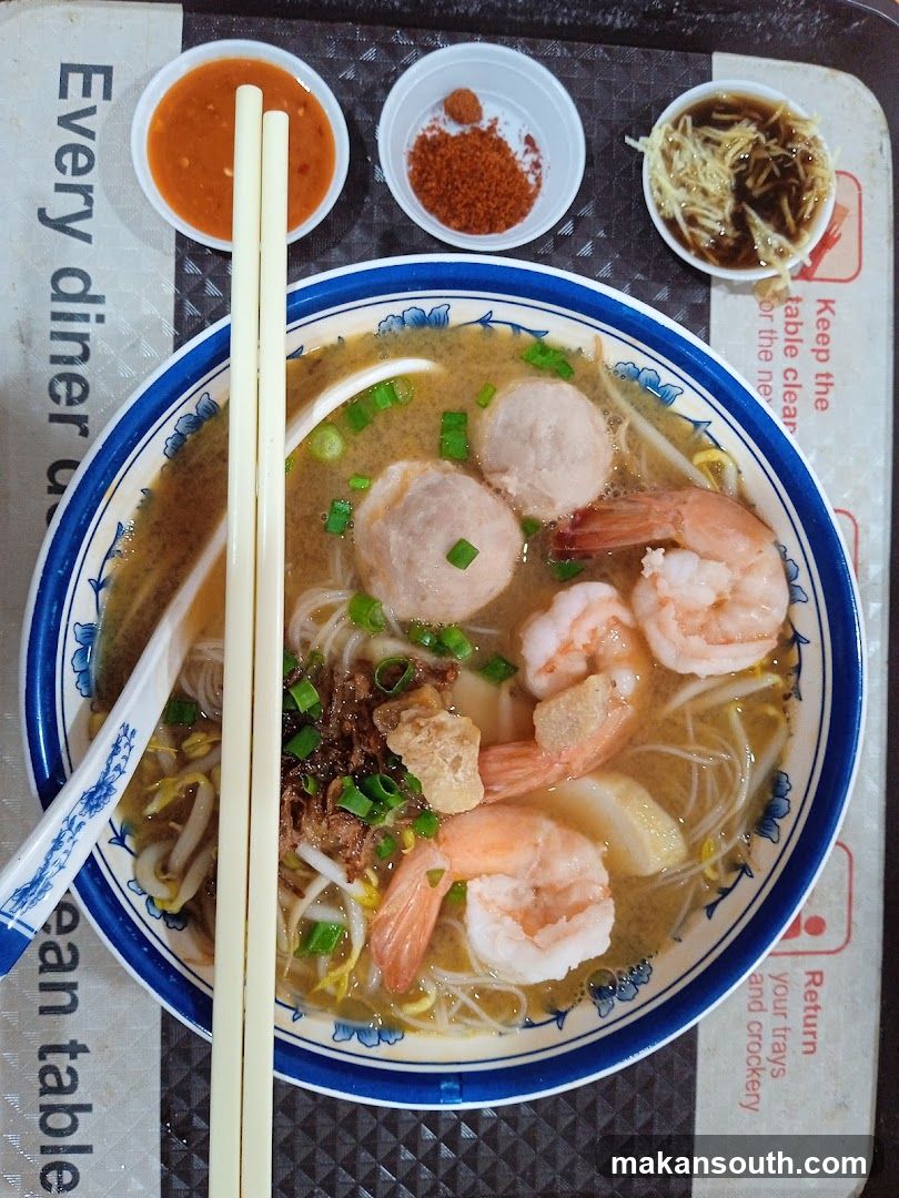 Noodle Soup with Shrimp and Meatballs