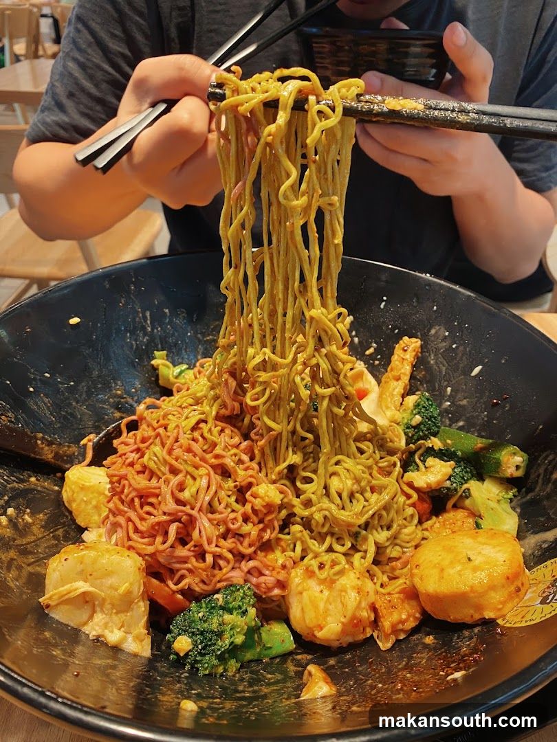 Noodles with Vegetables and Fish Balls