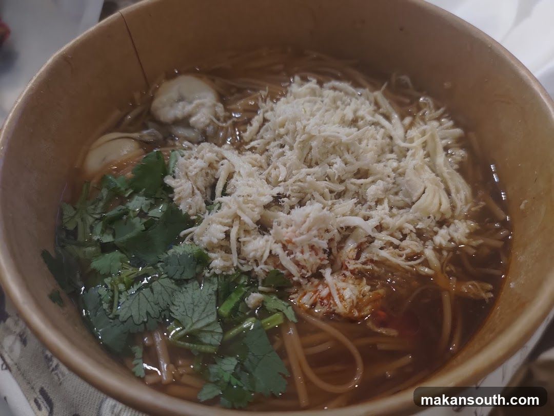 Noodle Soup with Shredded Meat and Oysters