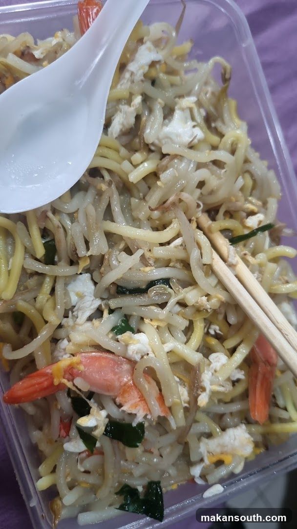 Stir-fried noodles with shrimp