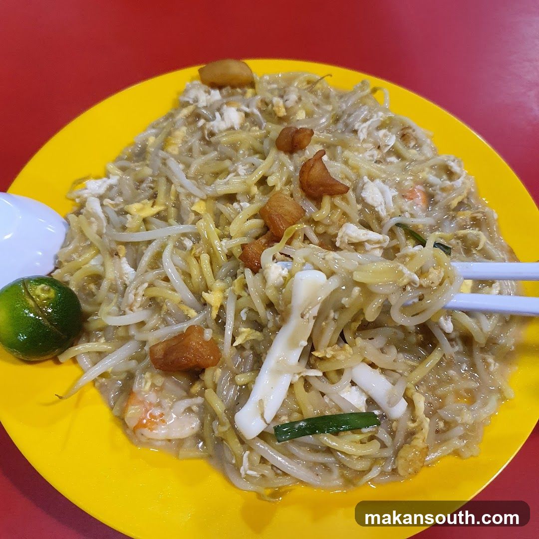 Noodles with Seafood and Egg