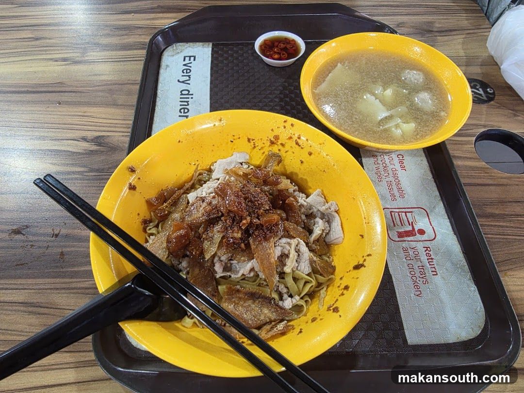 Noodles with soup and chili