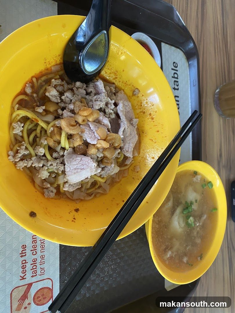 Noodles with minced meat and soup