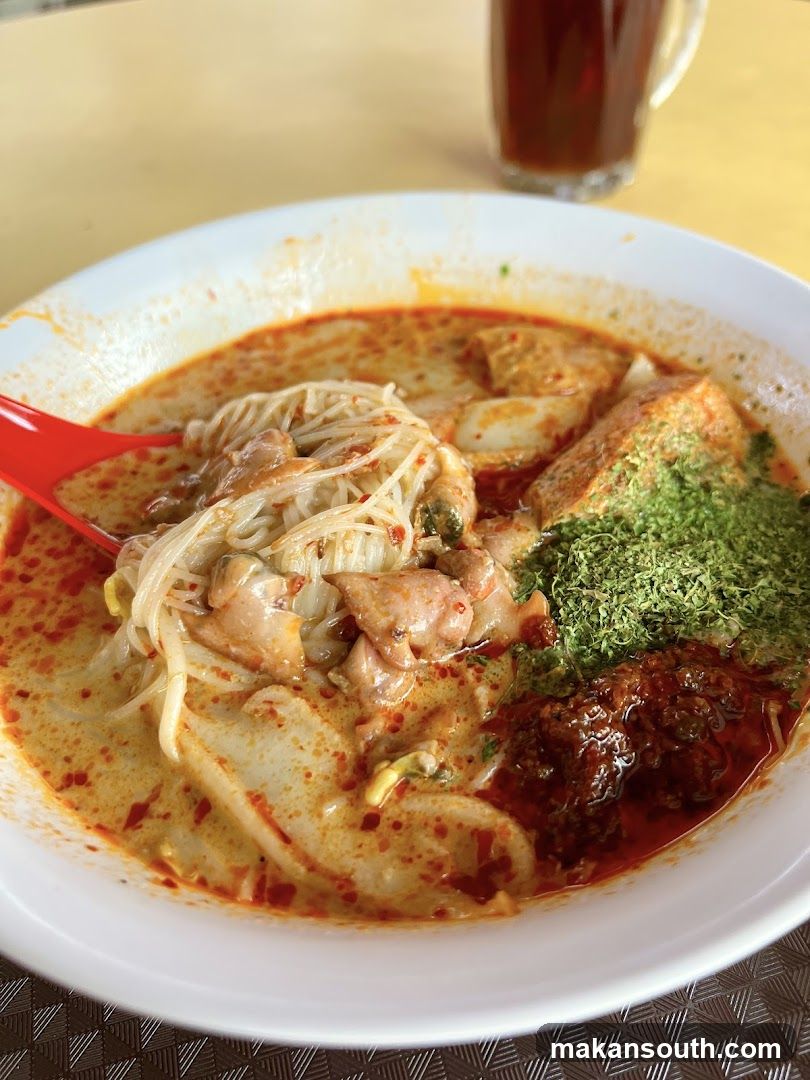 Laksa with a side of tea