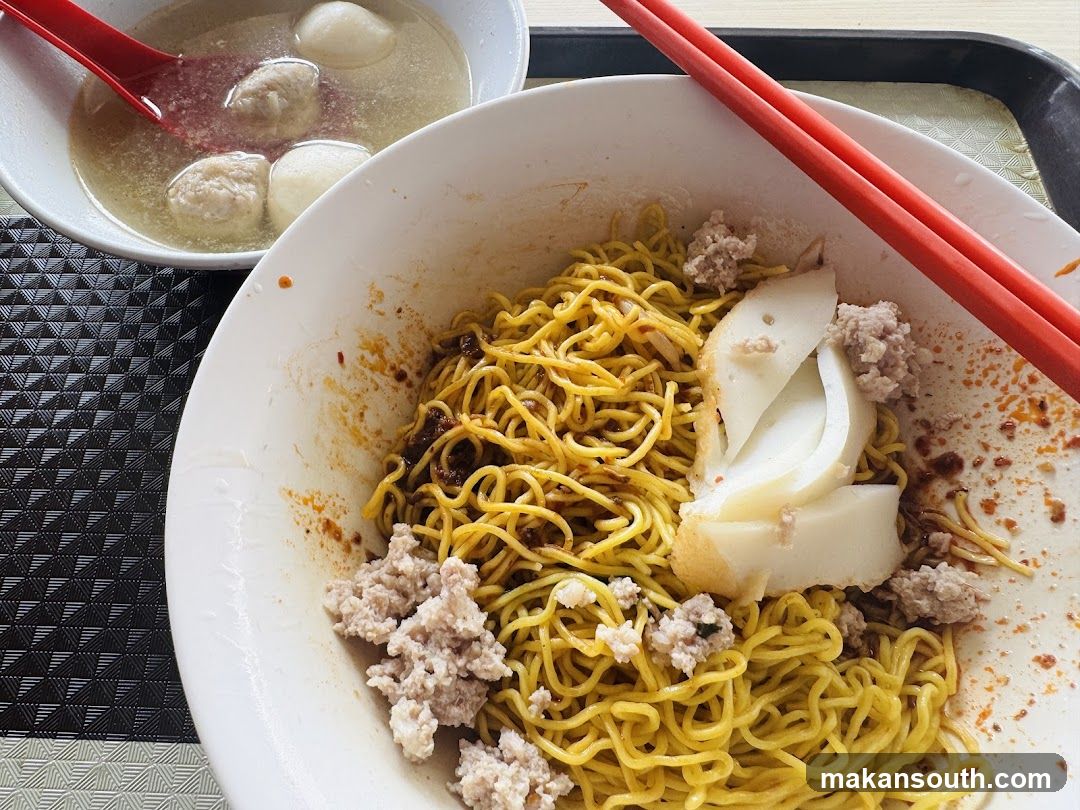 Noodles with Minced Pork and Fish Cake