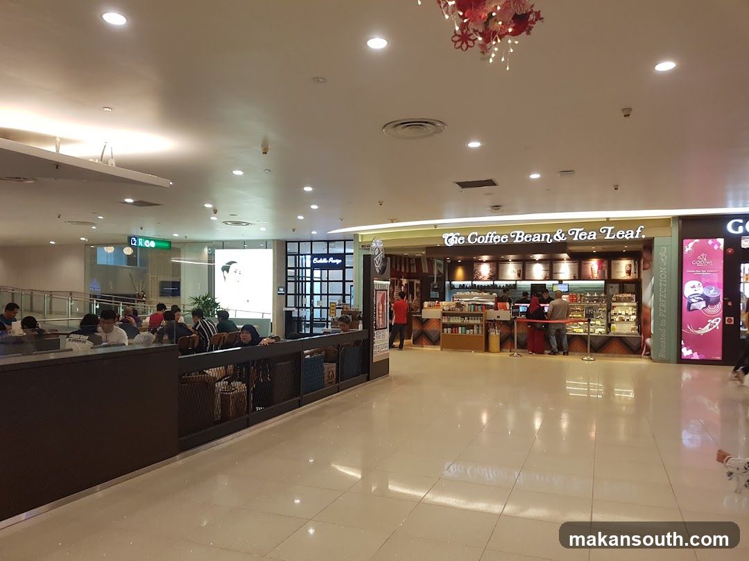Coffee Bean & Tea Leaf Storefront