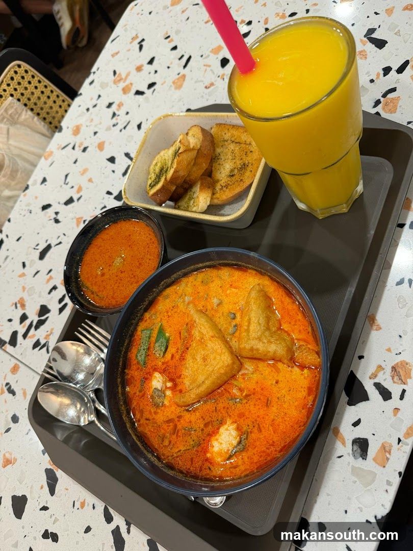 Curry Laksa with Garlic Bread and Mango Juice