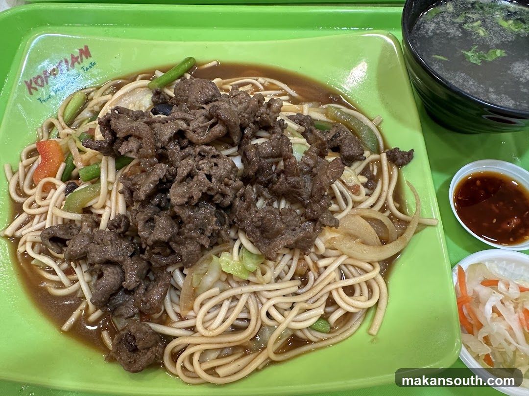 Beef Noodles with Soup and Dipping Sauce