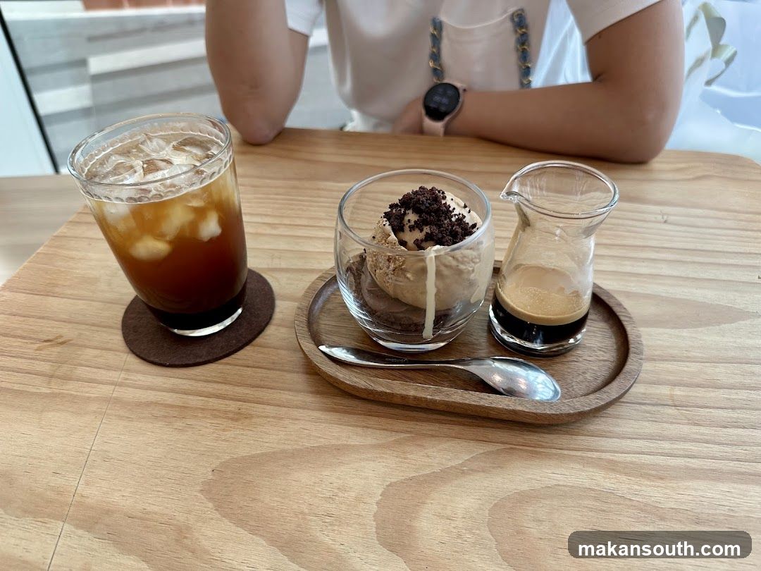 Coffee and dessert
