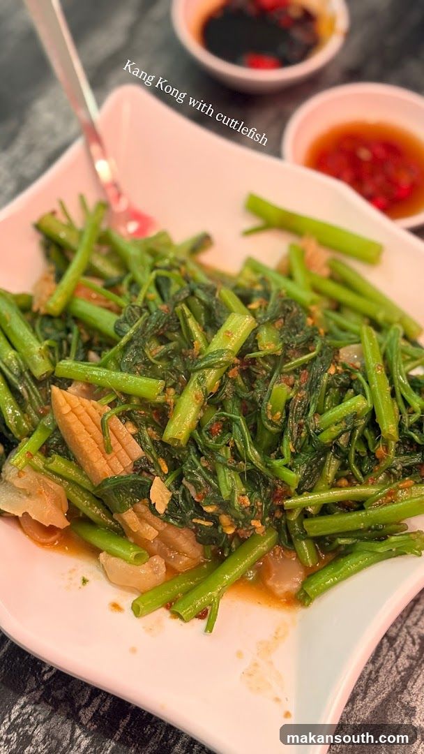Stir-fried Water Spinach with Cuttlefish