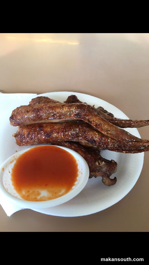 Fried Chicken Wings with Dipping Sauce