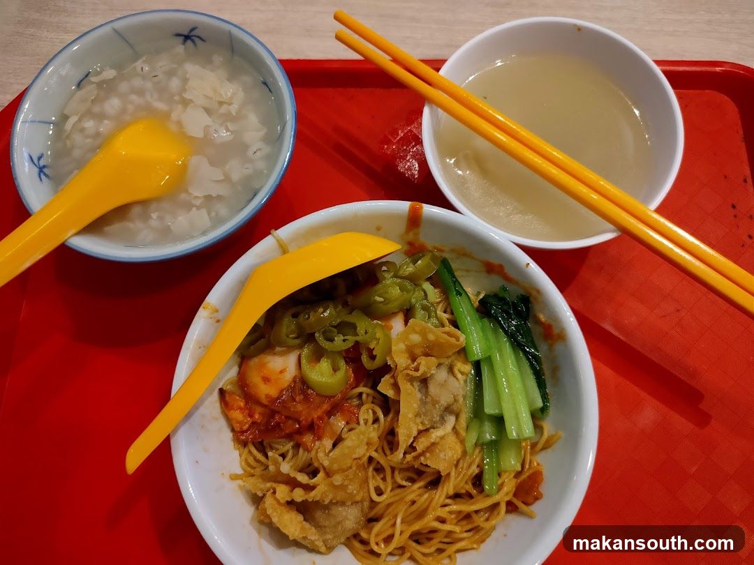 Noodles with soup and dessert
