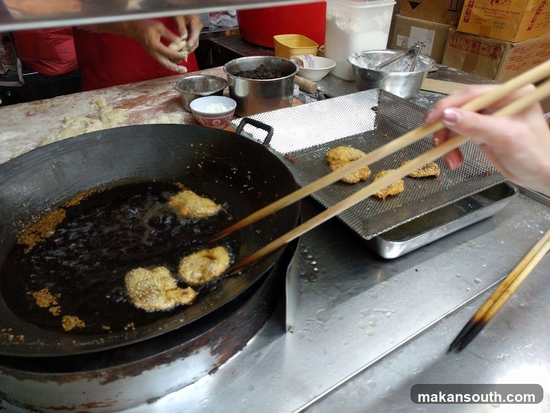 Frying Sesame Balls
