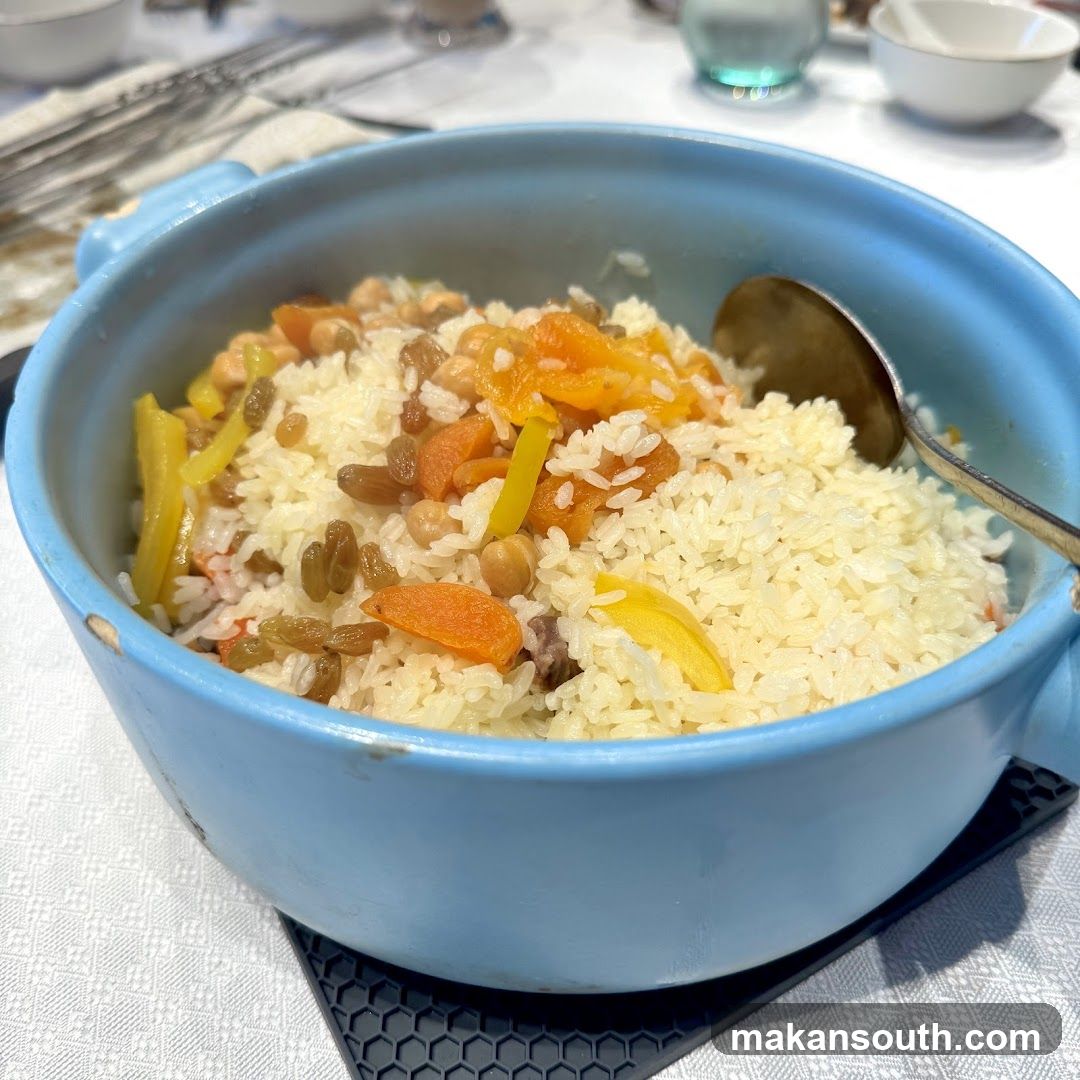 Rice dish with dried fruit and chickpeas