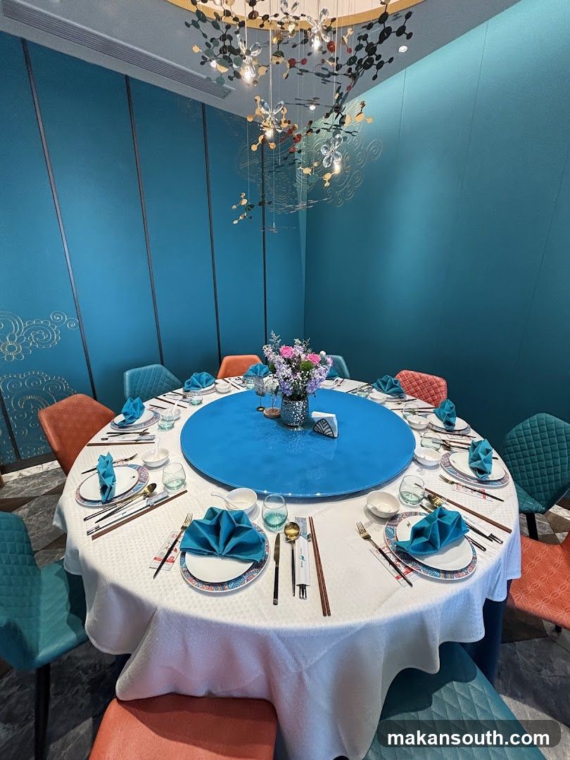 Round Dining Table Setting