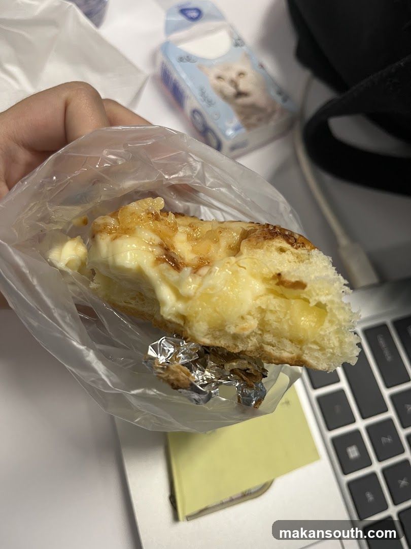 Cream-filled pastry