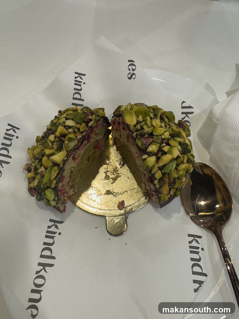 Pistachio and Berry Dessert