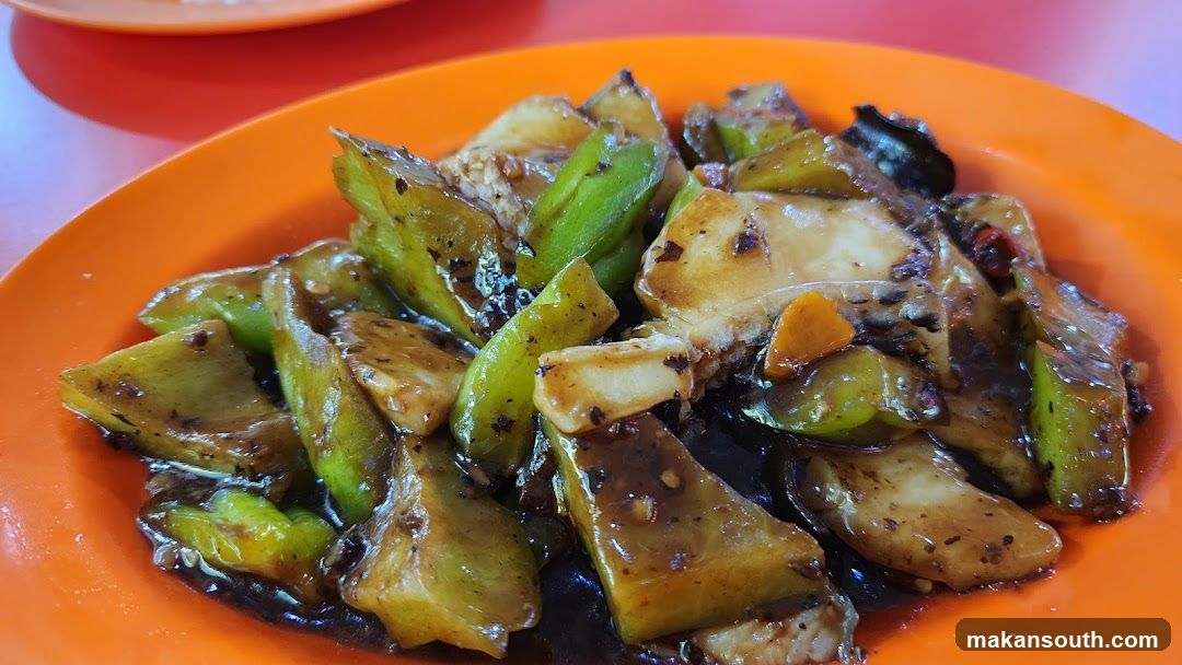Stir-fried dish with green peppers and meat