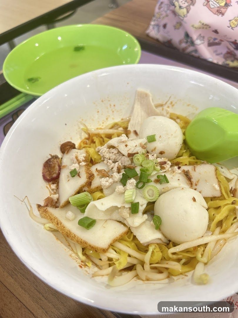 Noodles with Fish Balls and Sliced Fish