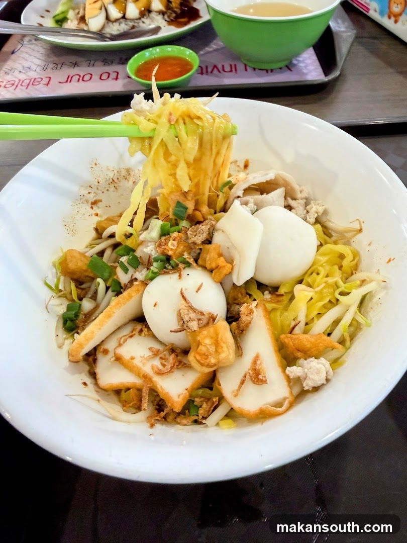 Noodles with Fish Cakes and Minced Meat