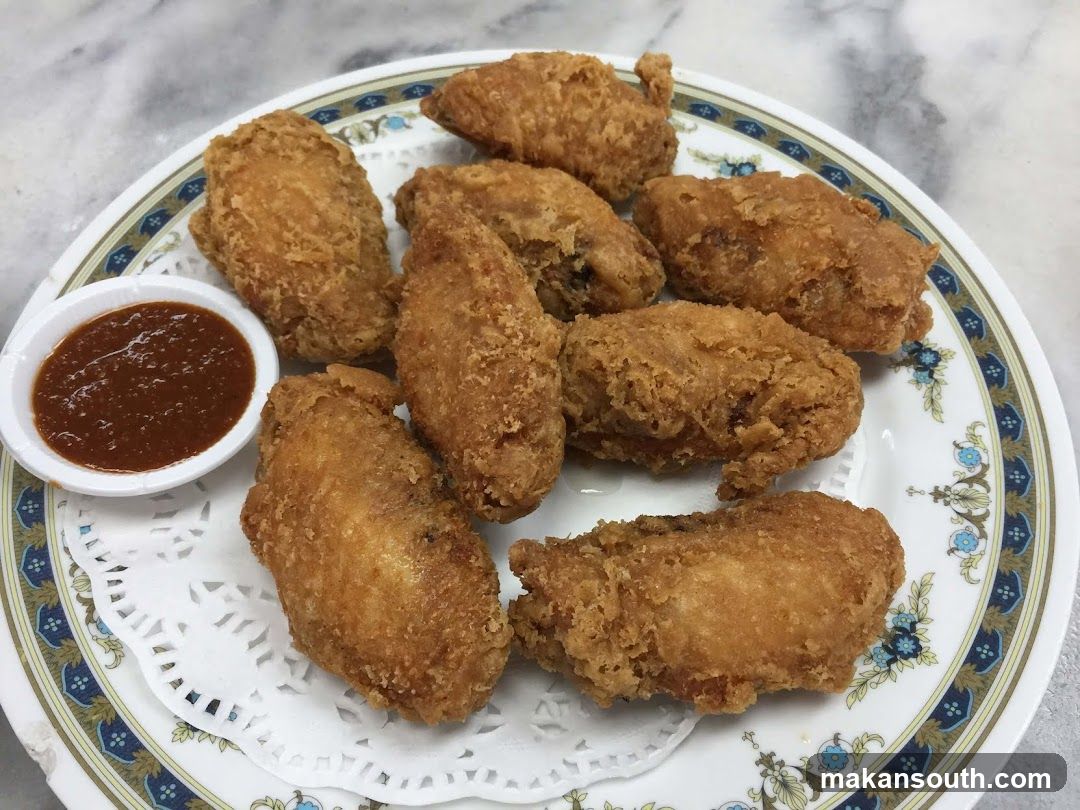Fried Chicken Wings with Dipping Sauce