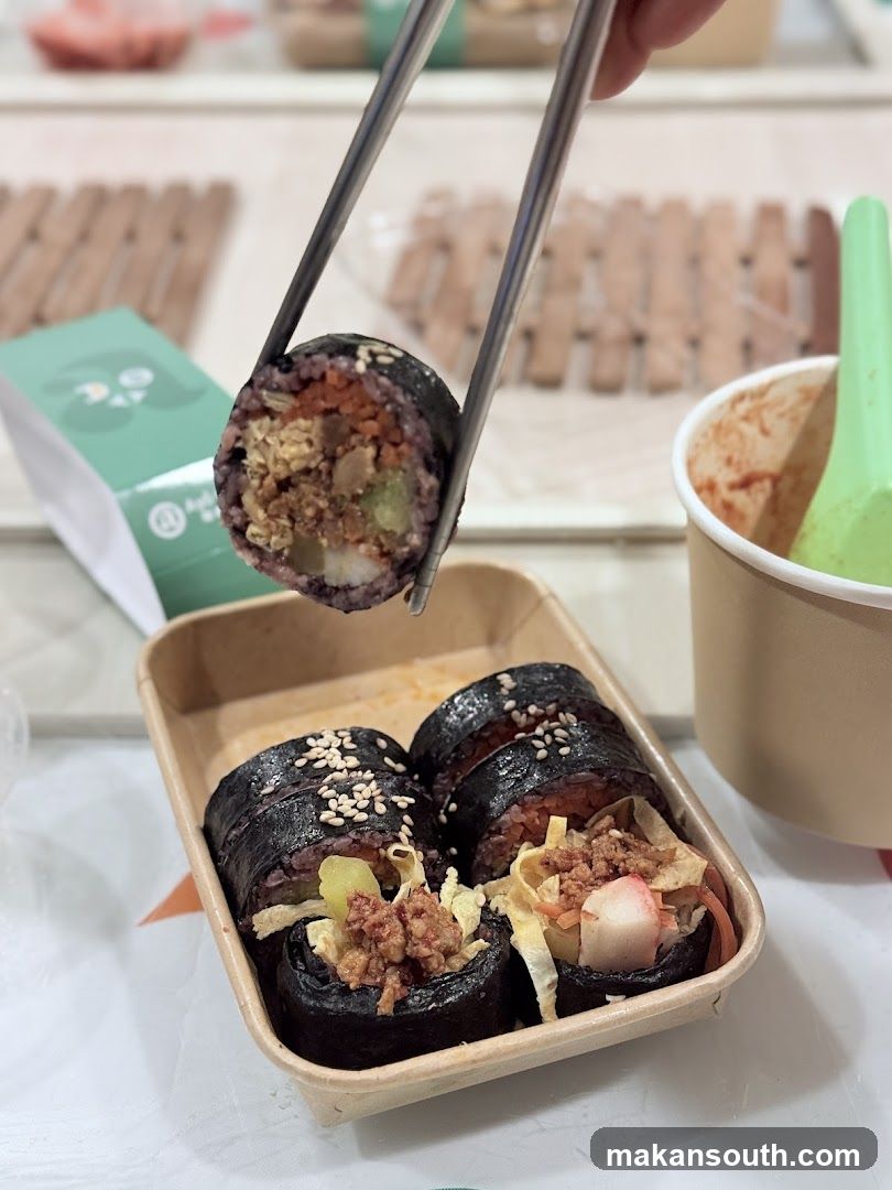 Kimbap with Dipping Sauce