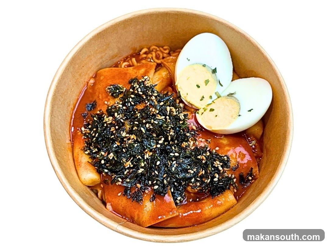 Tteokbokki with Egg and Seaweed