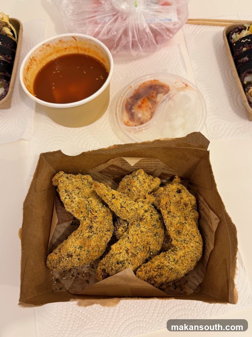 Fried Chicken Wings with Dipping Sauce