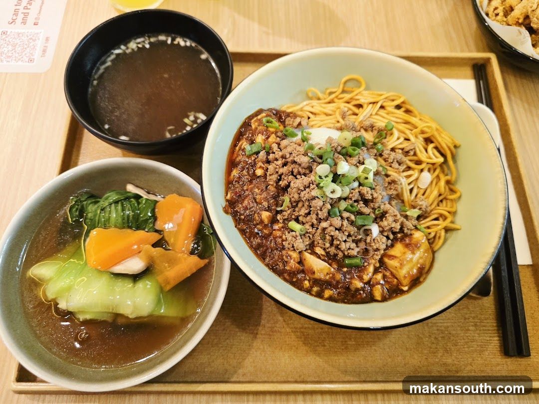 Noodles with Minced Meat and Vegetables
