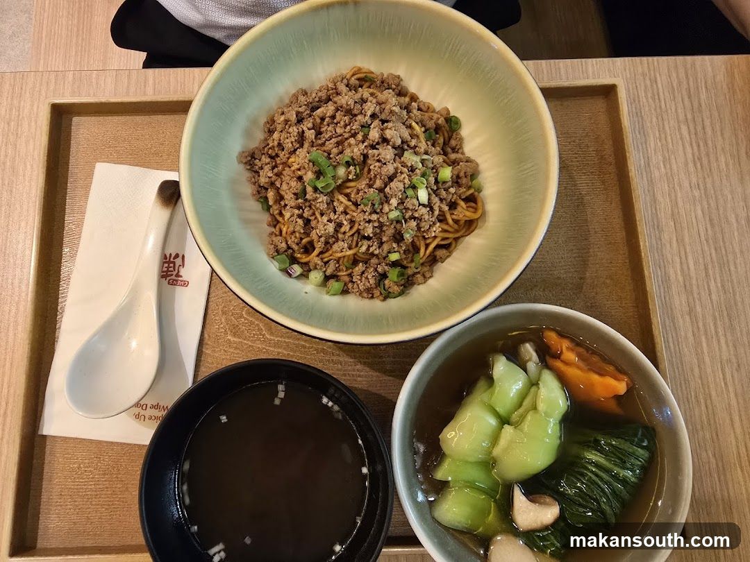 Noodles with Minced Meat and Vegetables